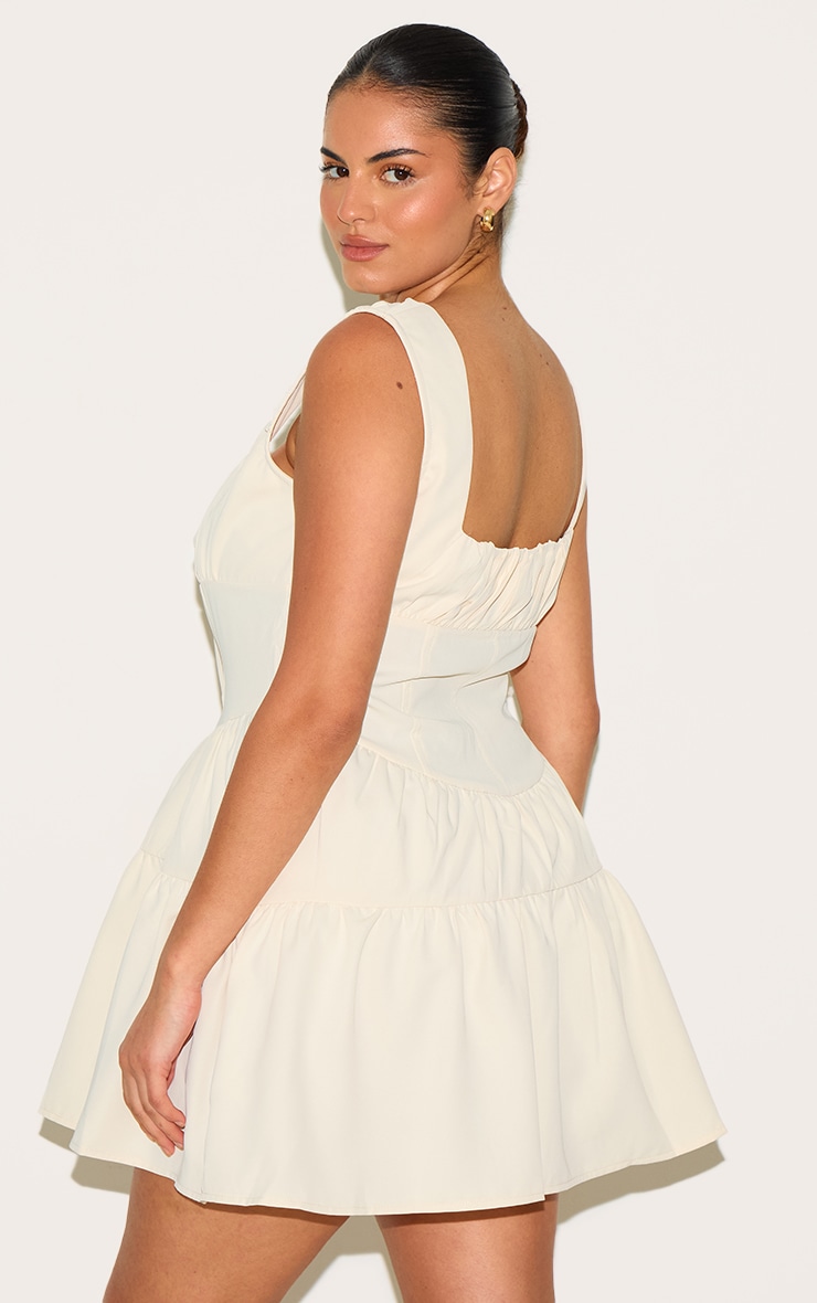 Plus Robe patineuse crème froncée à détail corset et étages image 2