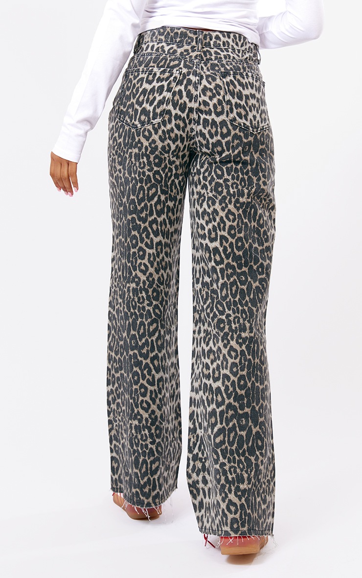 Mango - Robe mi-longue à imprimé léopard avec manches longues et col V