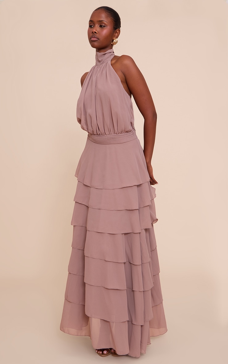 Robe longue en mousseline de soie taupe à étages image 3