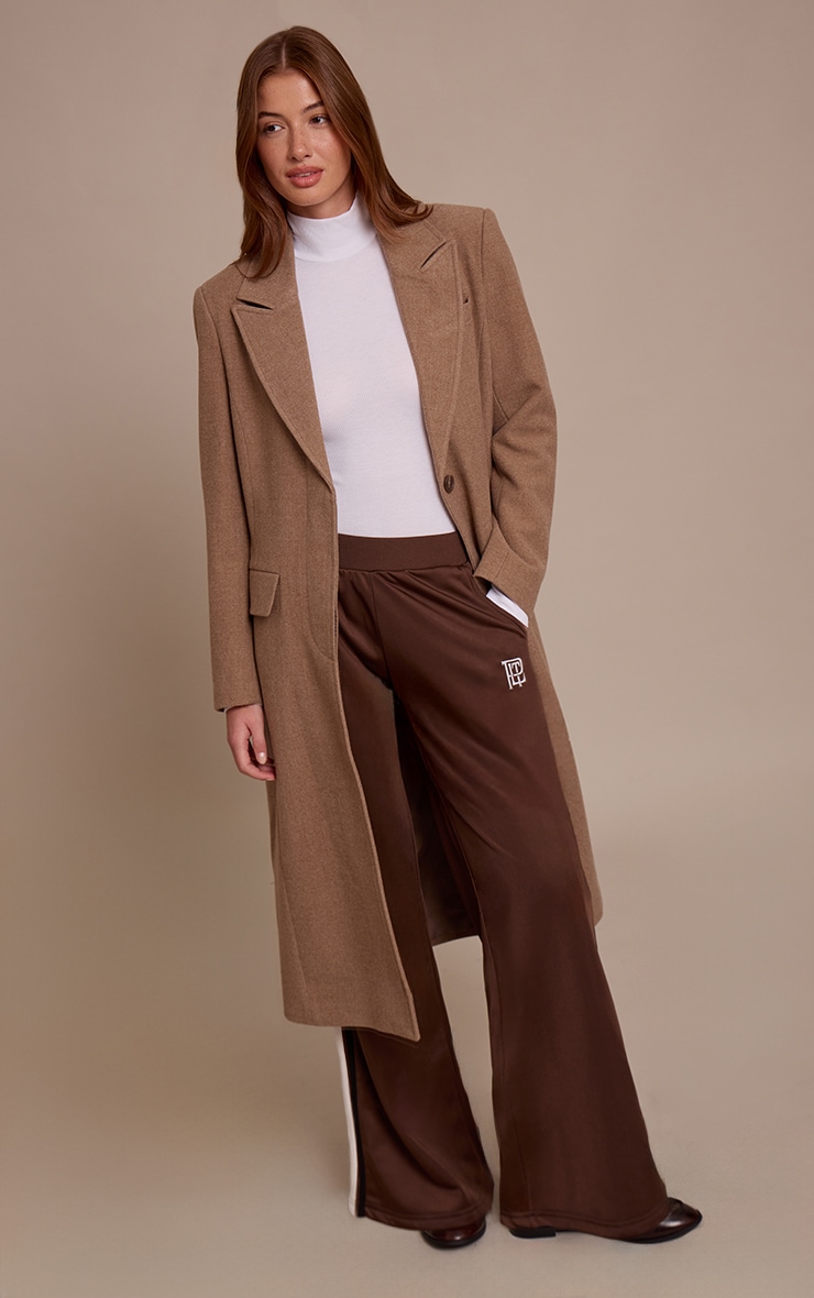 Manteau long en effet laine taupe à simple boutonnière et lisérés structurants image 1