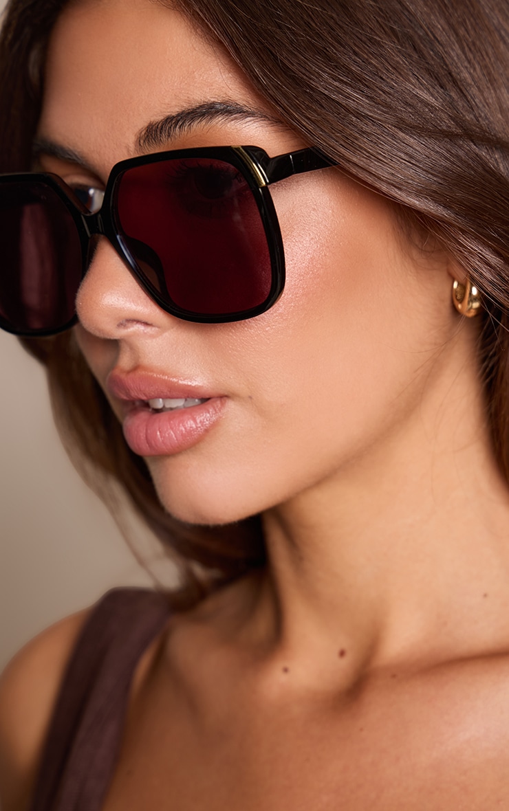 Lunettes de soleil oversizes noires à verres bordeaux