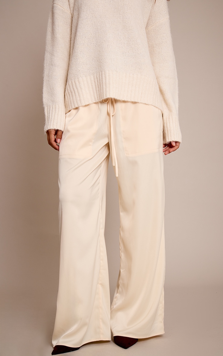 Pantalon Butter Cream matière satinée taille basse large à cordon de serrage image 2