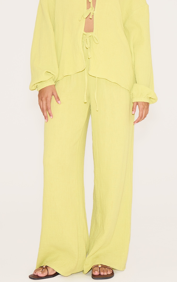 Pantalon large en étamine texturée chartreuse image 2