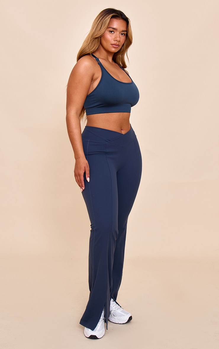 Shape Brassière de sport en Sculpt bleu marine sans coutures à col rond et bonnets image 3