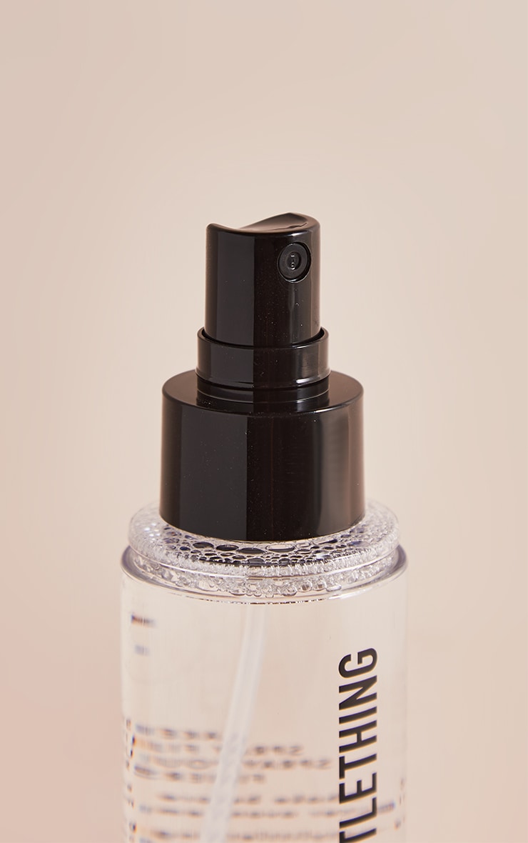 PRETTYLITTLETHING Mattifying Setting Spray image 2