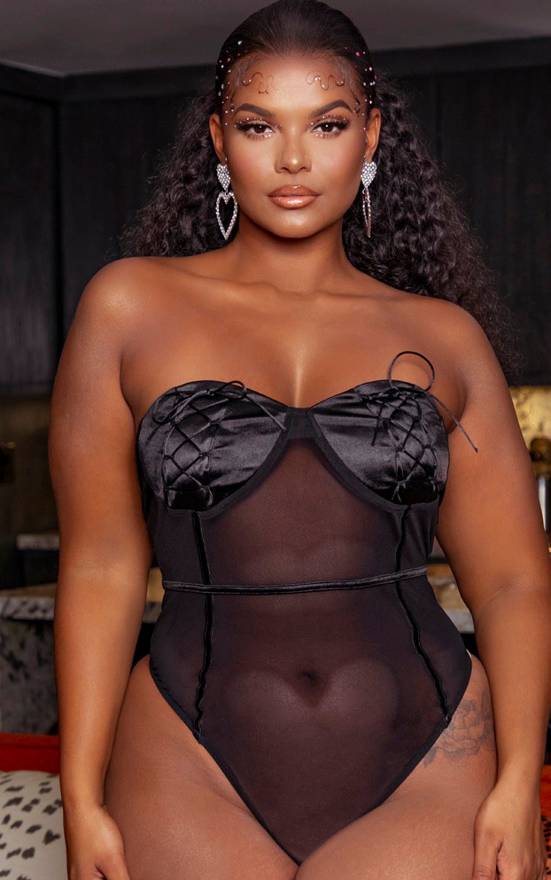 PLT Plus - Body en mesh noir à bonnets satinés lacés