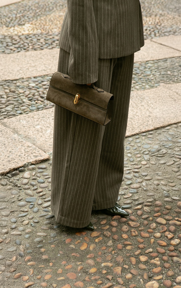 Pantalon droit kaki à fines rayures et plissures image 4