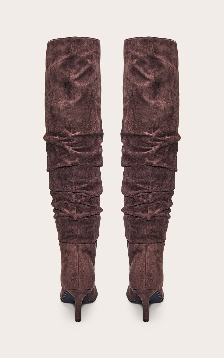 Bottes hautes en suédine chocolat froncées à talon image 4