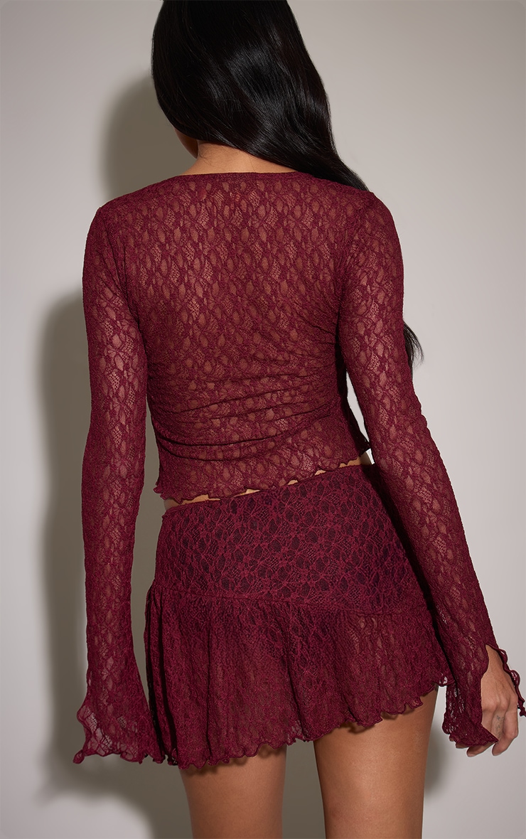 Mini-jupe en dentelle rouge vin à volants image 3
