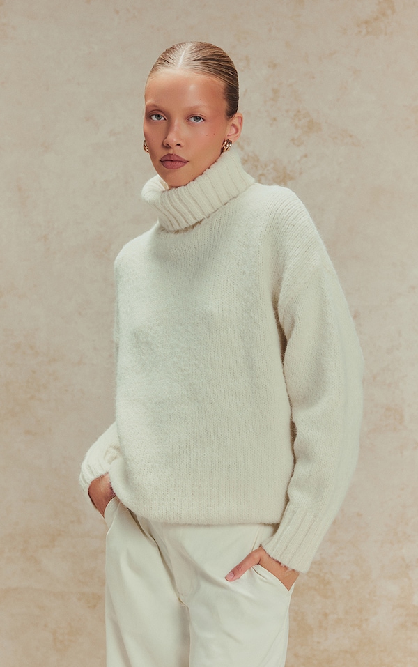 Pull oversize crème col roulé et manches ballon