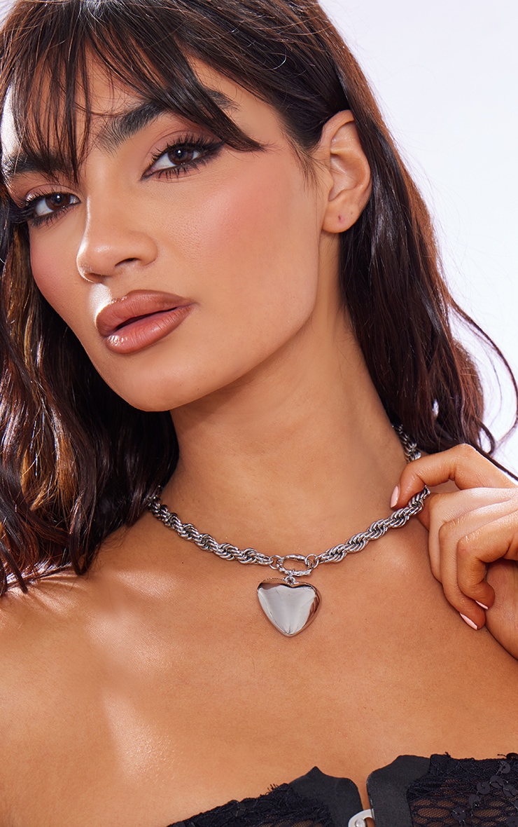 Collier en chaîne argentée à coeur image 2