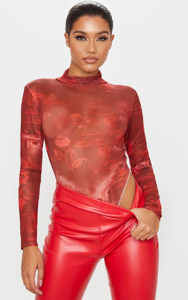 Body très échancré en mesh rouge à contraste