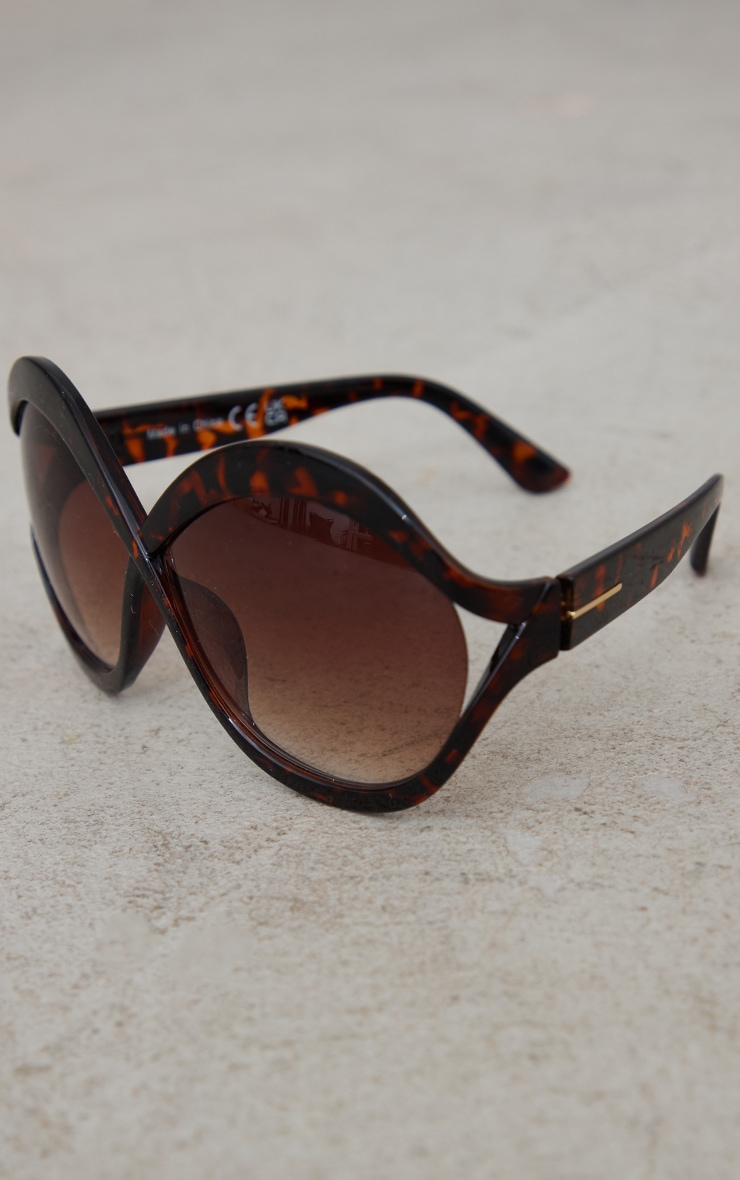 Tortoiseshell Oversized Extreme Curve Sunglasses image 3