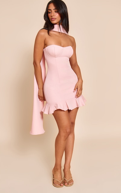 Petite Robe moulante rose pâle à détail foulard et ourlet volanté