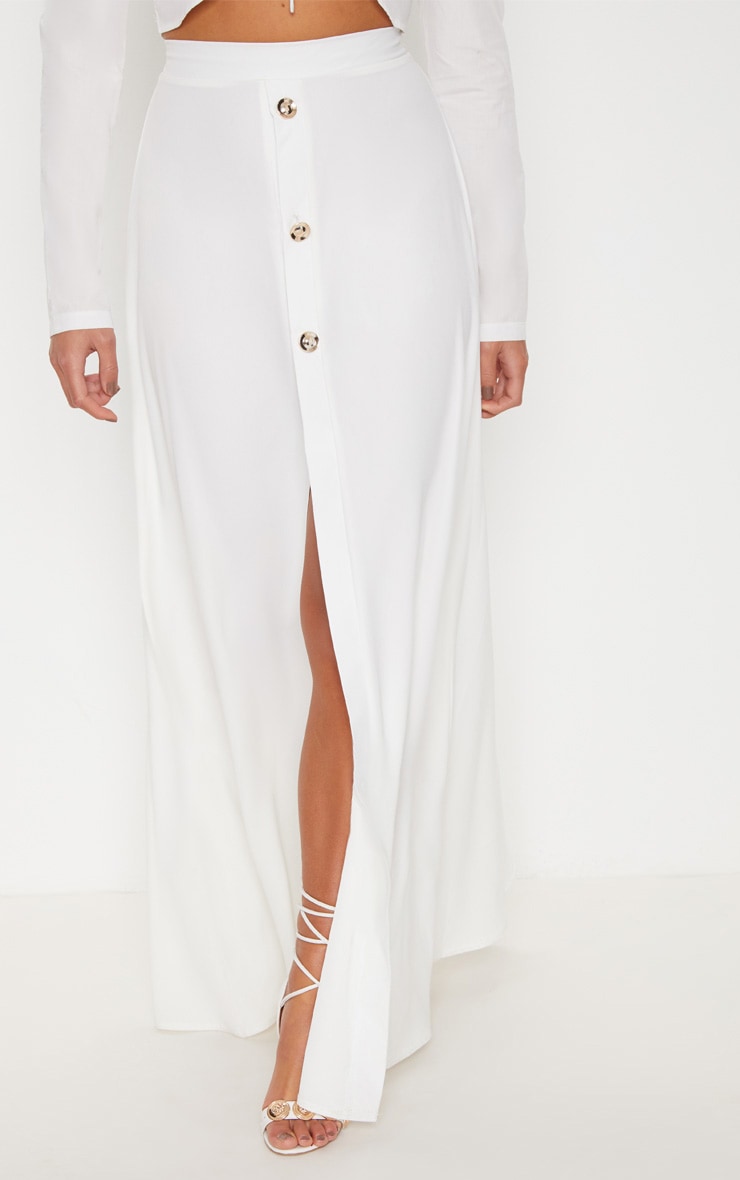 Jupe longue effet satin?�e cr?�me ?� boutons. Jupes | PrettyLittleThing FR