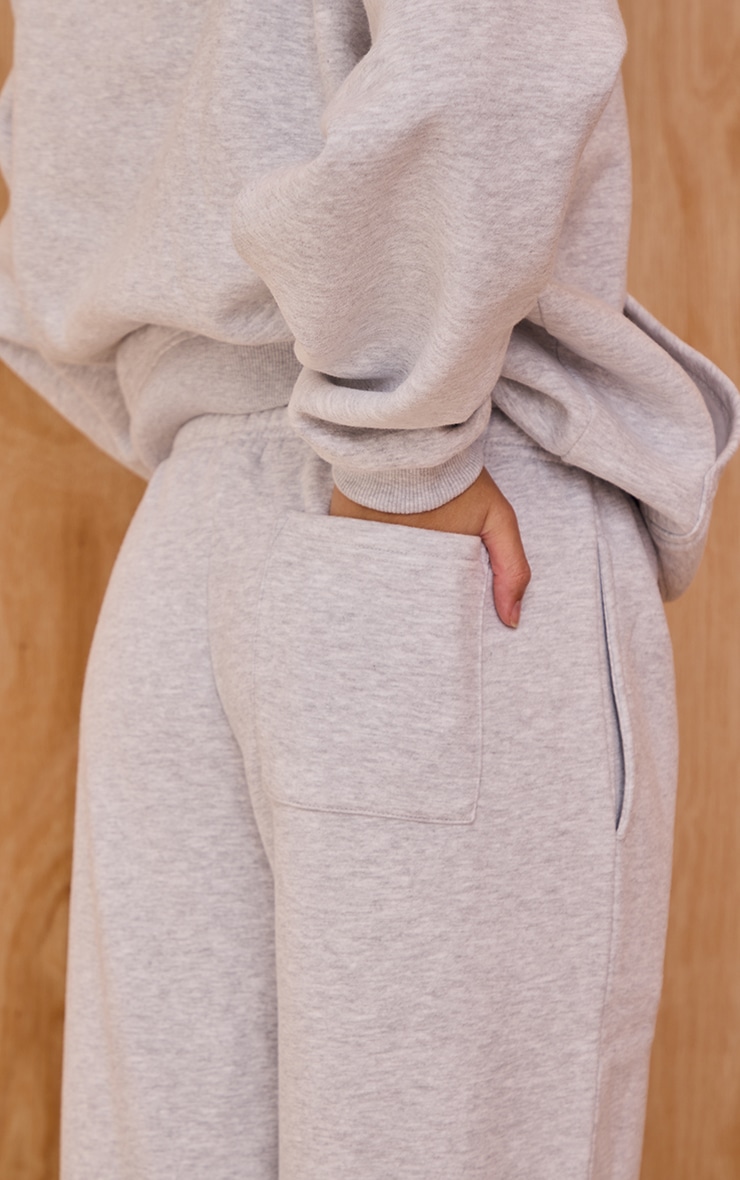 Jogging sweat droit en coton polaire gris cendré imprimé "Matcha Mornings" image 3