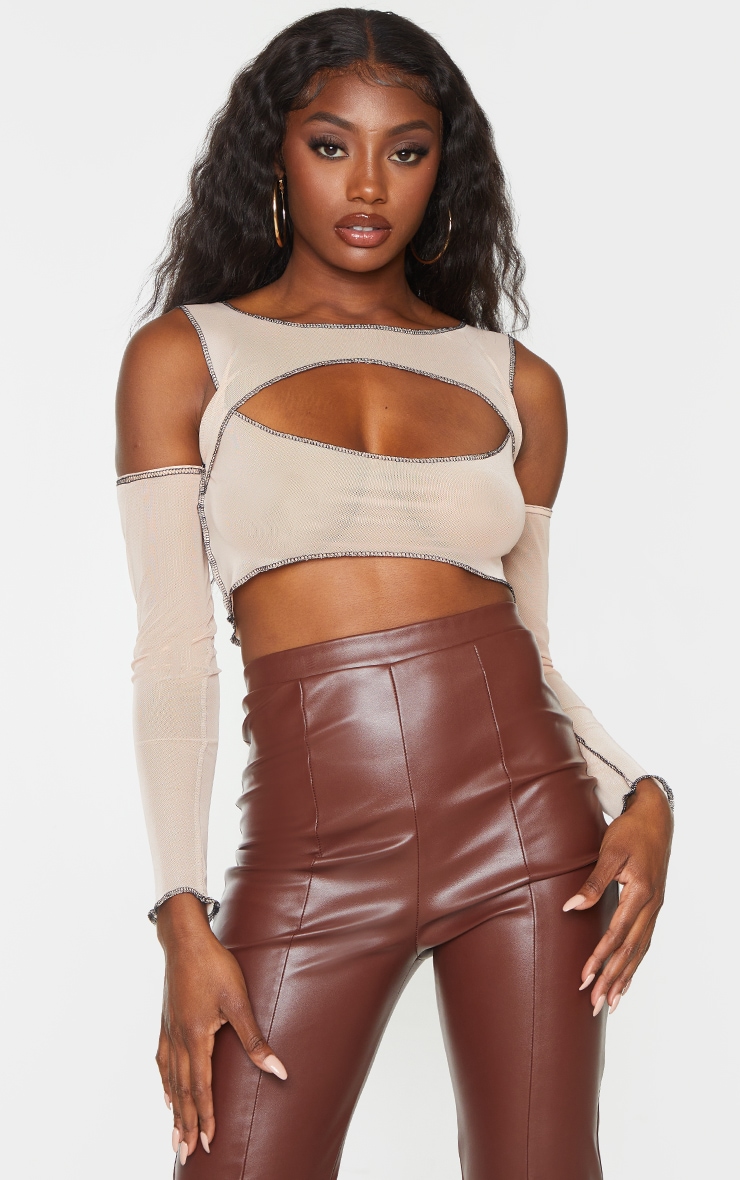 Crop top en mesh nude découpé à épaules dénudées et coutures contrastantes