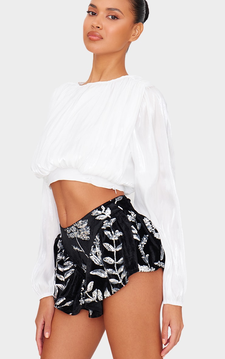 Short en velours noir fleuri orné de sequins image 5