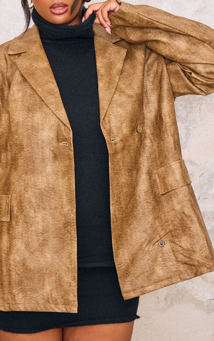 Plus Blazer marron oversize en PU élimé à épaulettes image 4