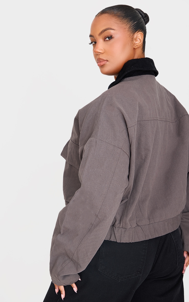 Plus Veste en maille sergée gris foncé à col contrastant image 2