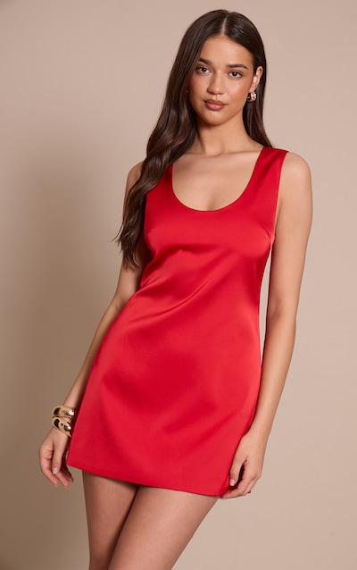 Mini robe droite satinée rouge à col rond