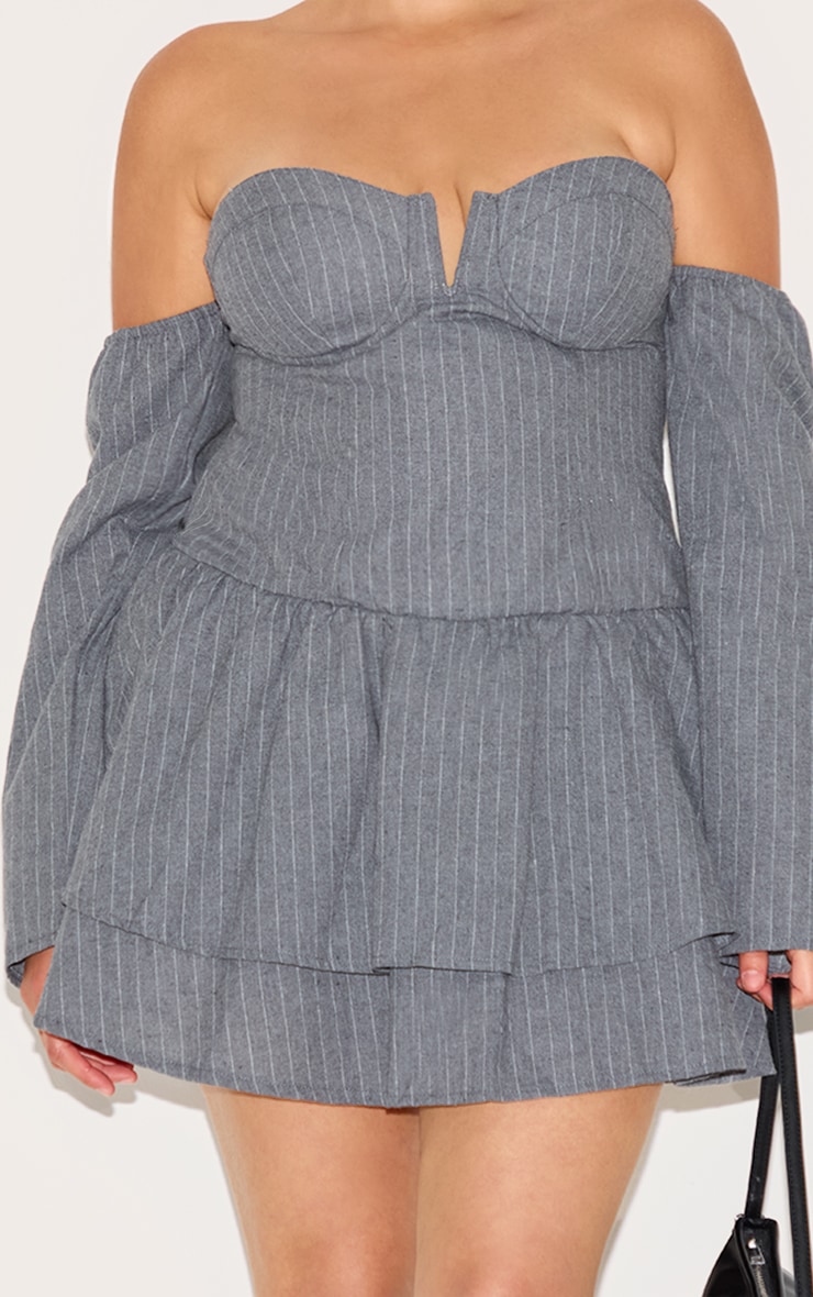 Plus Robe droite gris clair finement rayée à col bardot et détail bonnets image 4