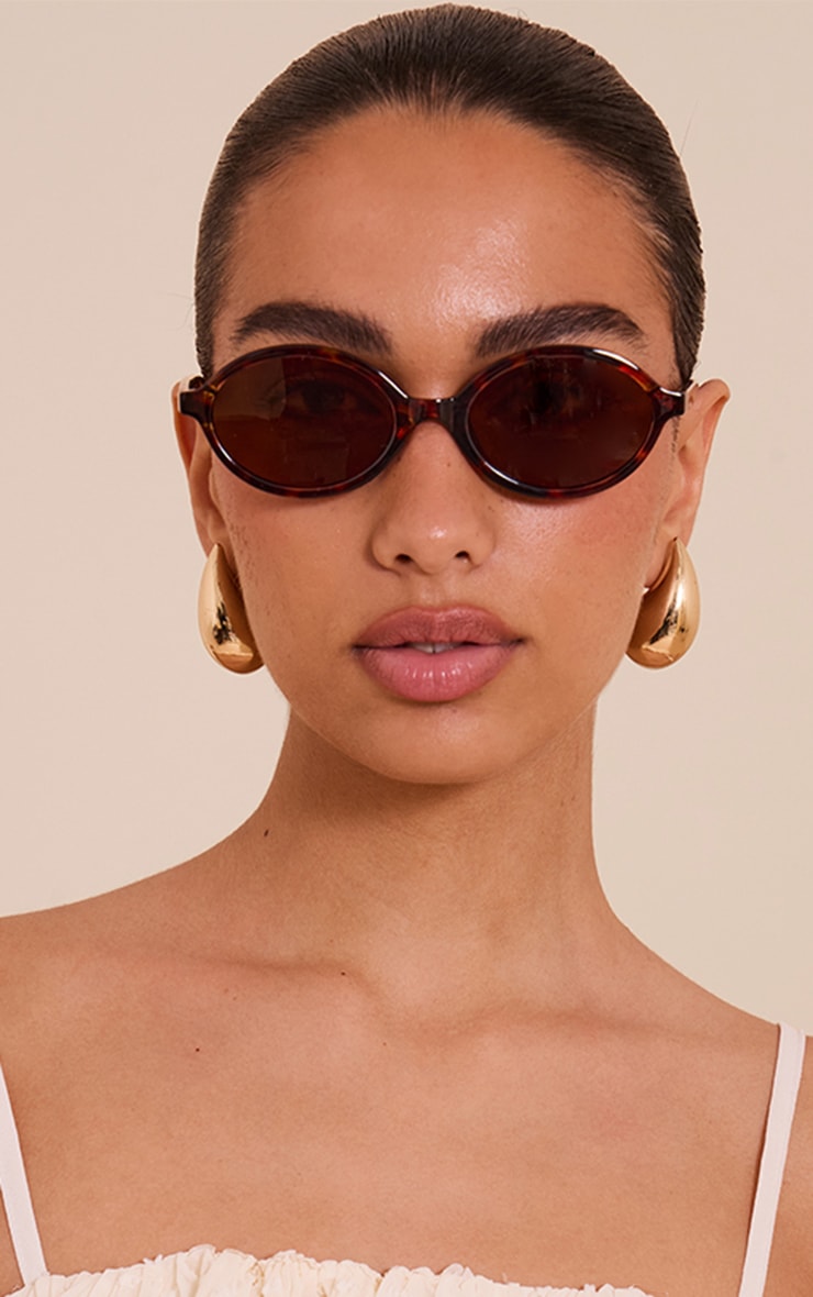Tortoiseshell Round Lens Sunglasses image 4