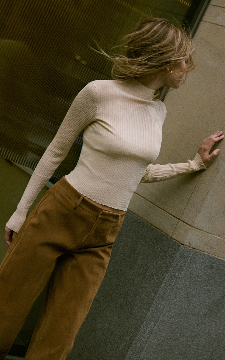 Top en maille tricot crème au beurre transparente à col montant et manches longues image 1