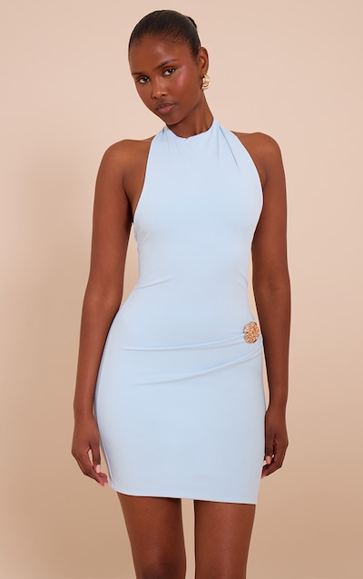 Mini robe douce bleu ciel froncée à dos nu et empiècement