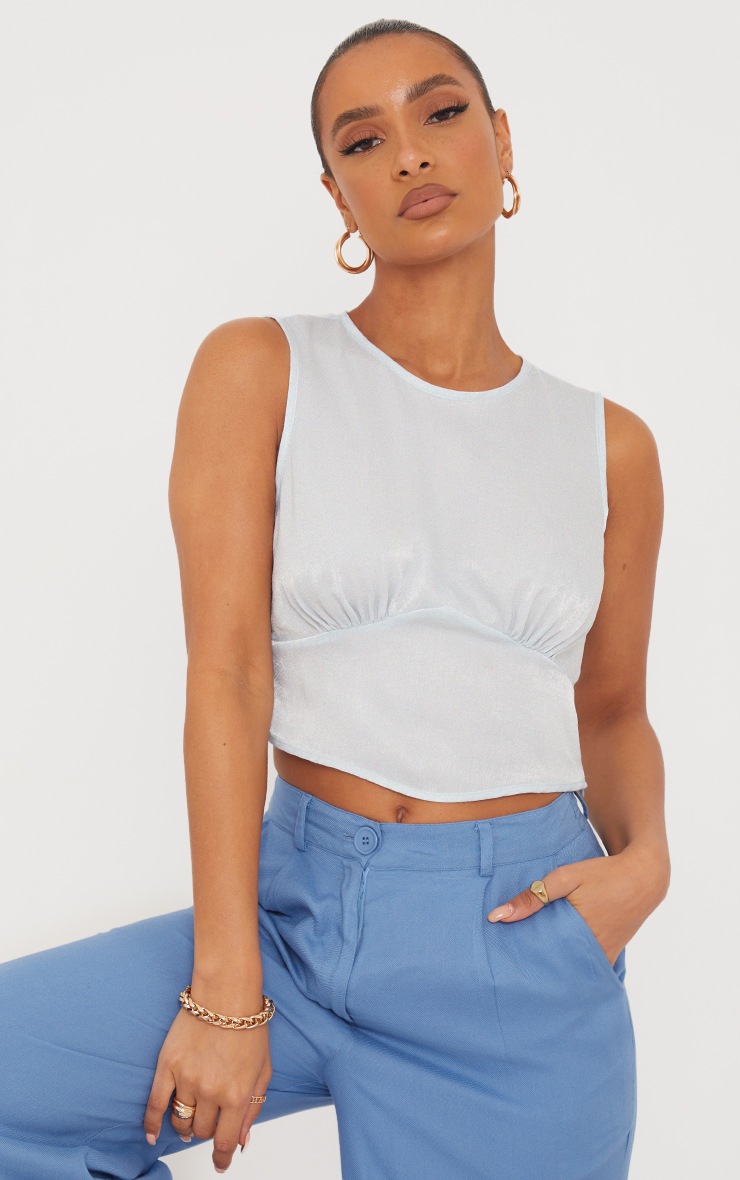 Crop top satiné bleu clair à détail buste
