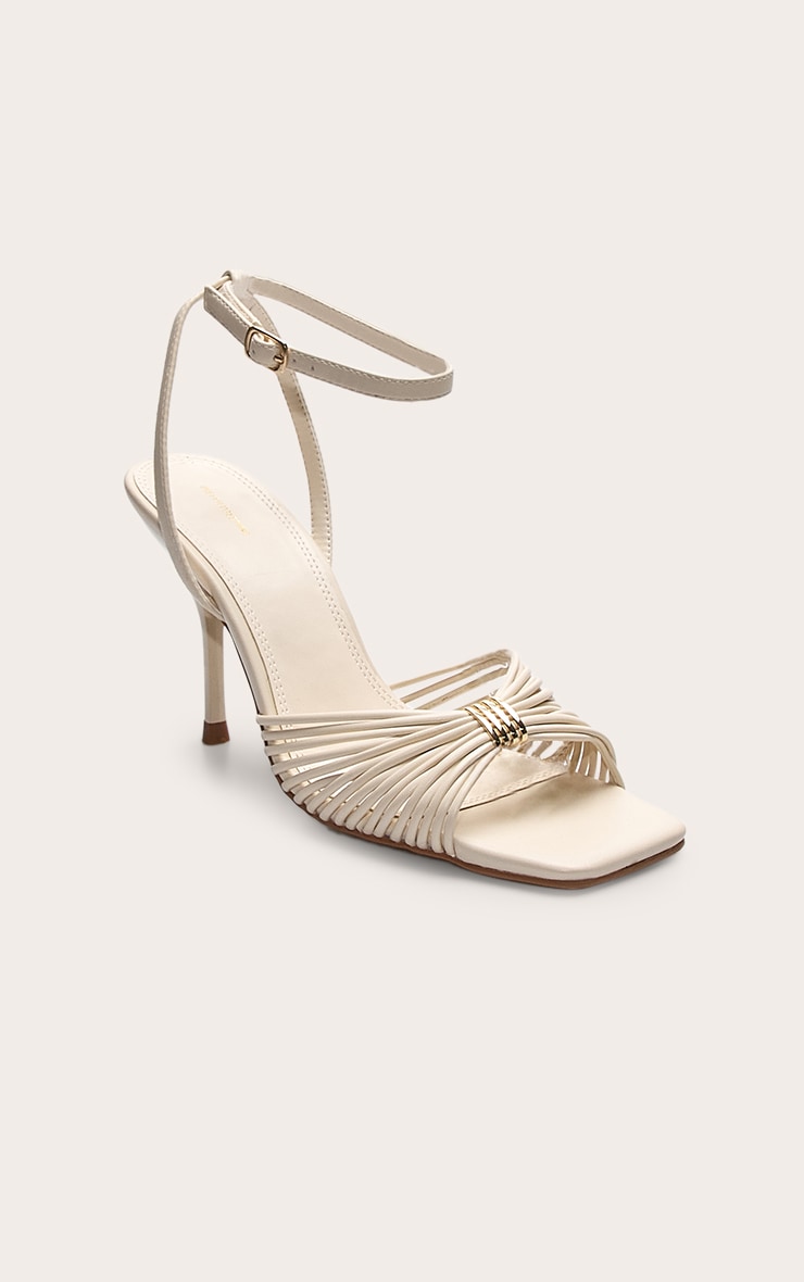Sandales carrées talon haut en PU crème à empiècement doré et brides multiples image 2