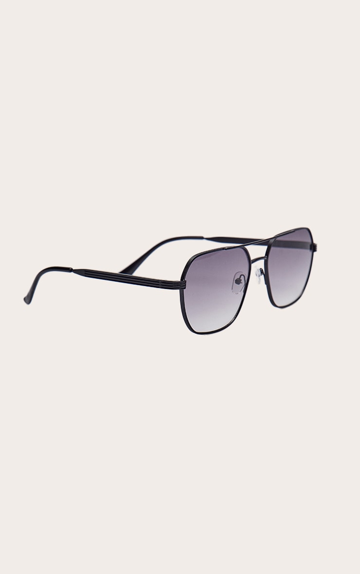 Black Metal Frame Aviator Sunglasses image 3
