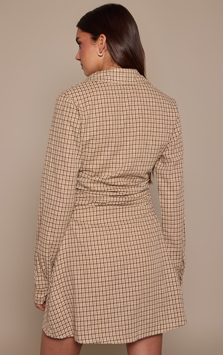 Robe chemise crème imprimé carreaux froncée à manches longues et boutons image 2