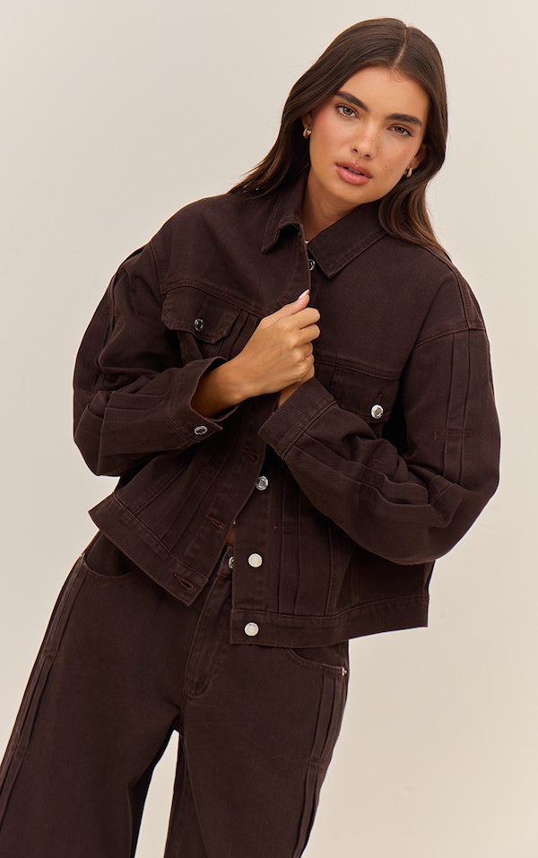 Veste en jean chocolat foncé à épaules carrées et plissures
