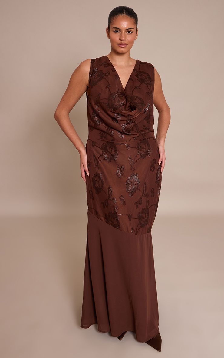 Plus Robe longue chocolat à col bénitier et appliqués fleurs image 3