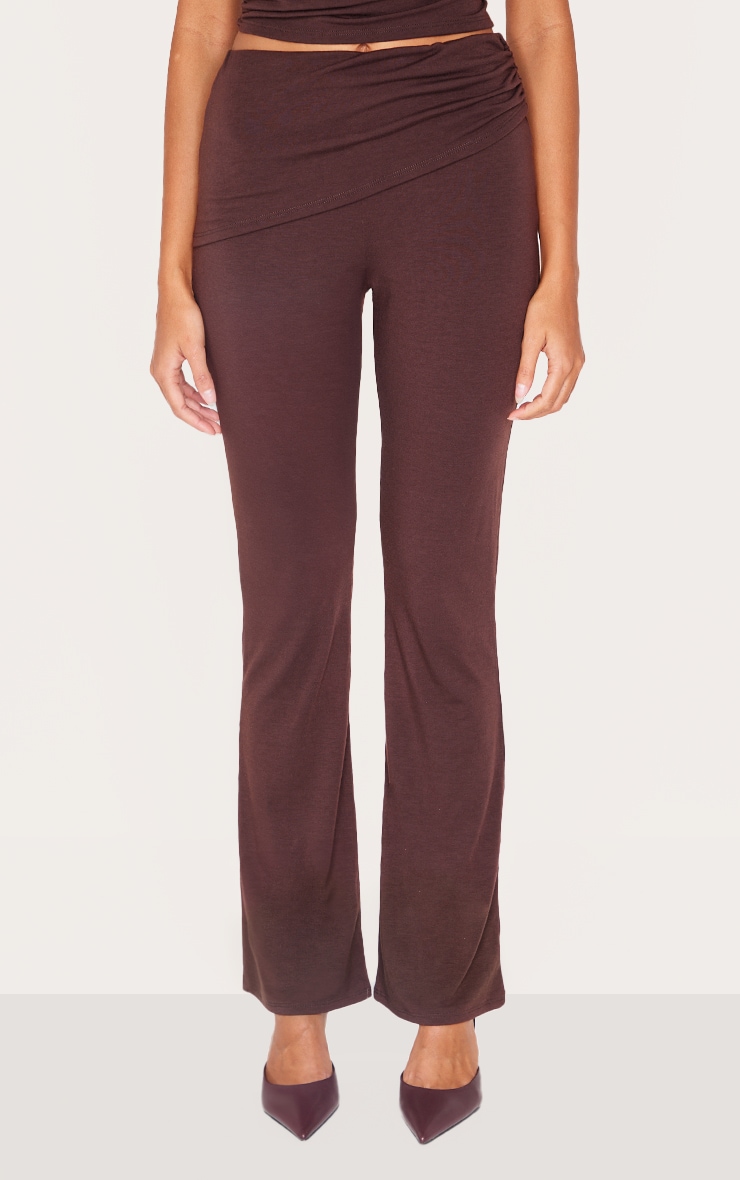 Pantalon skinny flare en jersey chocolat froncé à détail portefeuille image 2
