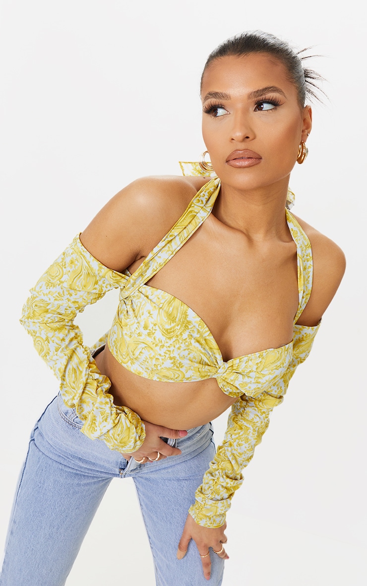 Crop top épaules dénudées satiné imprimé vert citron à nouer