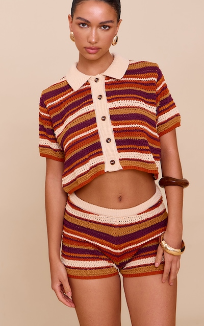 Short en maille crochet multicolore à rayures