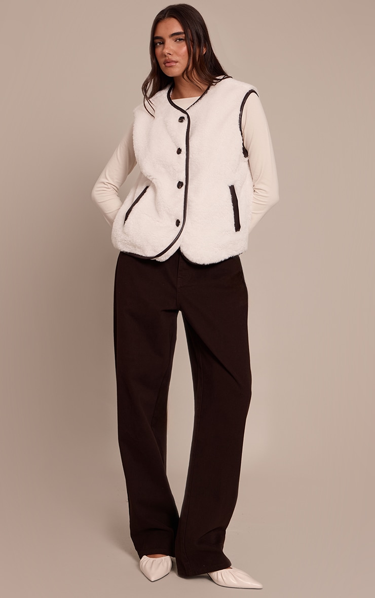 Gilet en imitation mouton crème à brodures en PU image 3