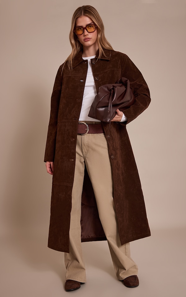 Manteau long en suédine chocolat à boutons