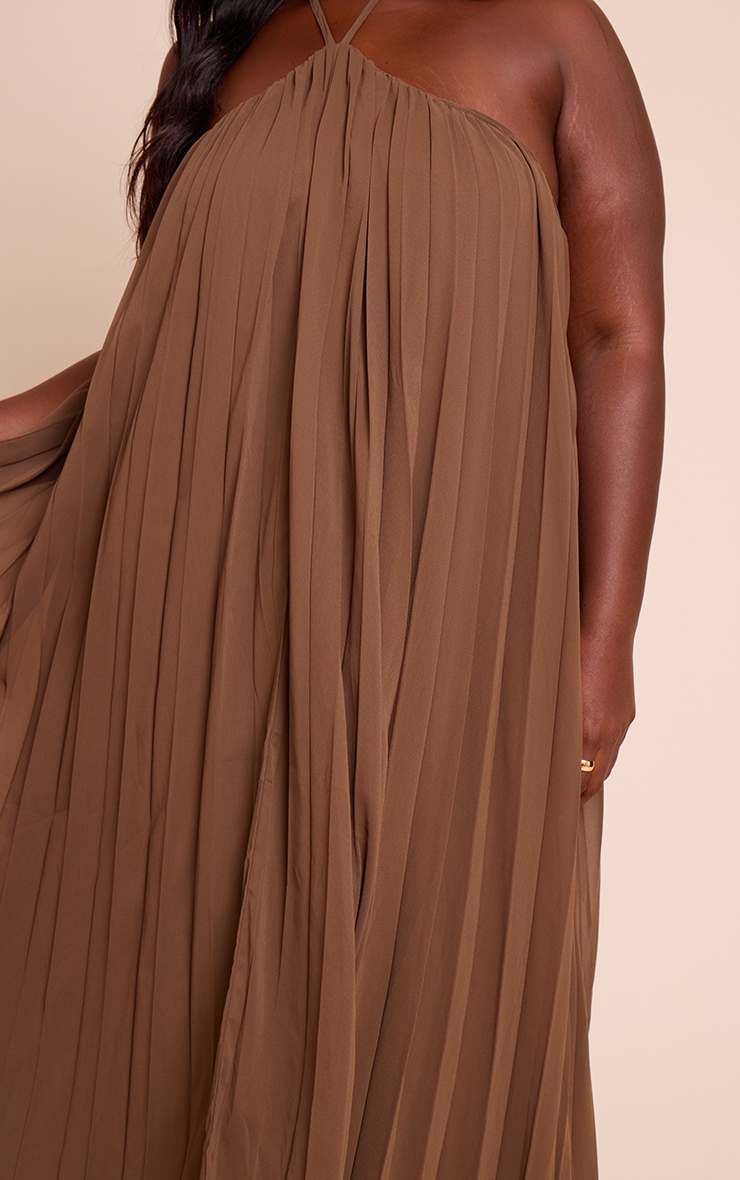 Plus Chocolate Printed Pleated Chiffon Halterneck Maxi Dress image 4