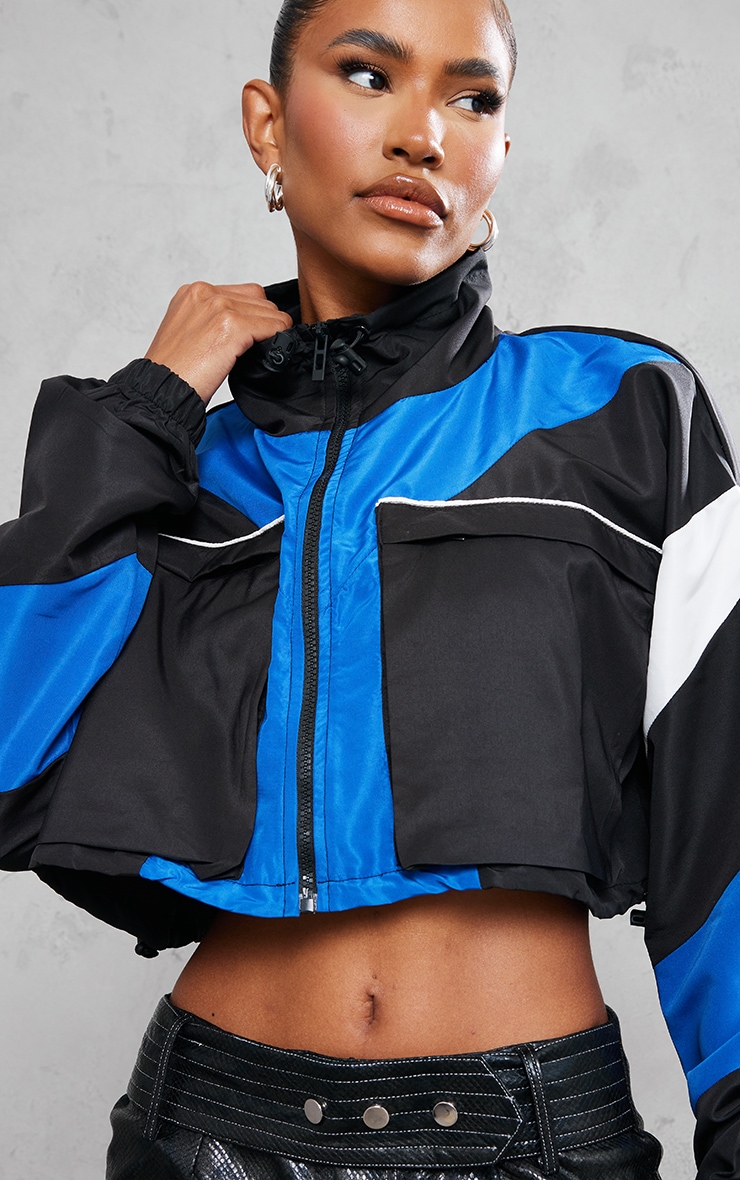 Veste bleue ?� parties contrastantes et poches devant | PrettyLittleThing FR