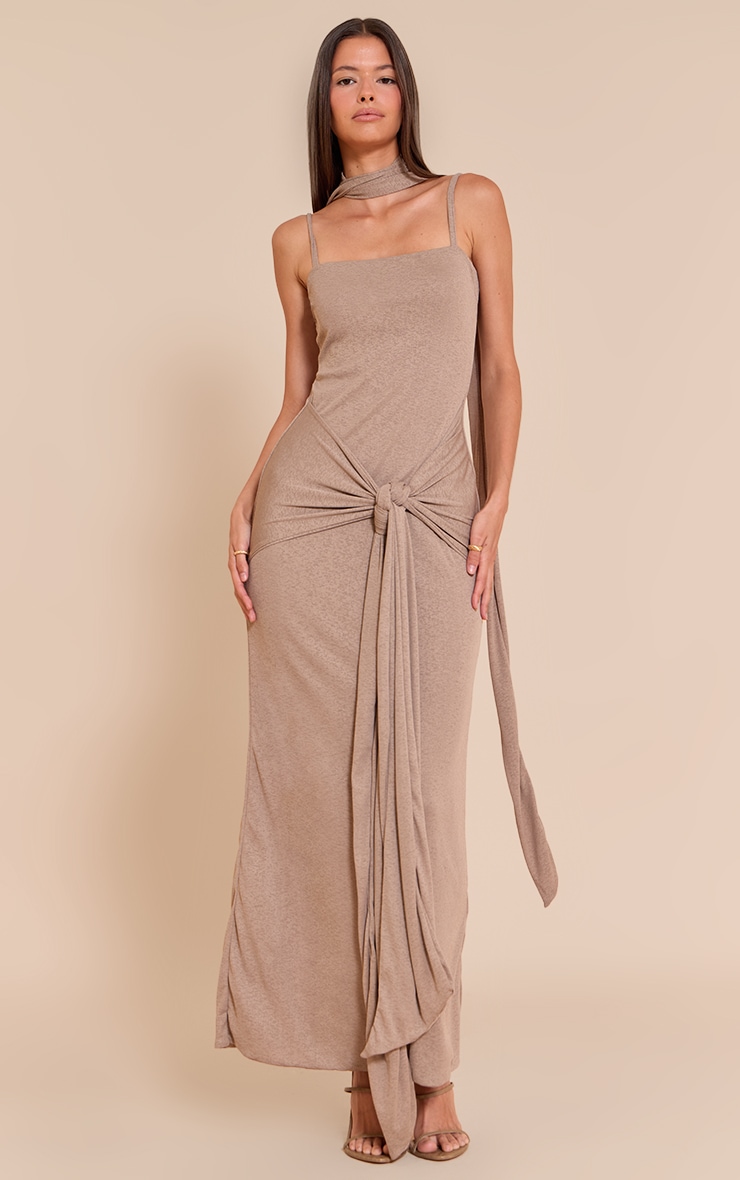 Robe longue champignon avec détail écharpe en maille brûlée image 3