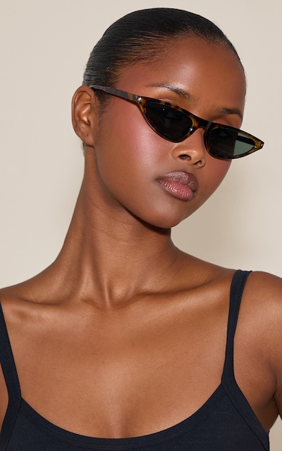 Lunettes de soleil style oeil de chat allongées en écailles à monture fine