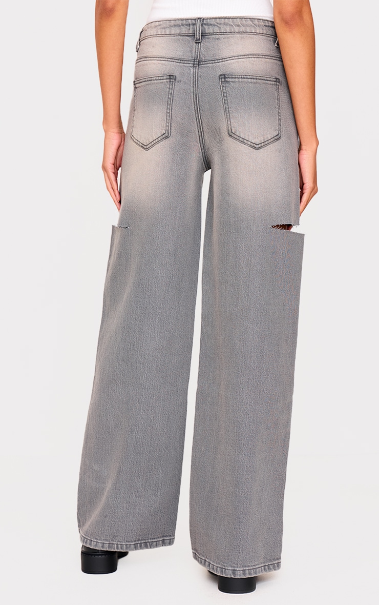 Jean style large gris délavé déchiré sur les cuisses image 3