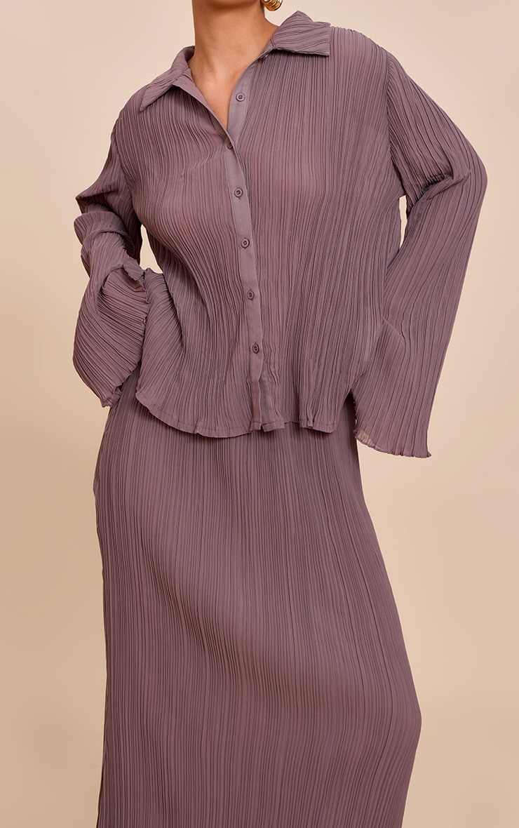 Chemise en mousseline de soie gris champignon transparente plissée image 4