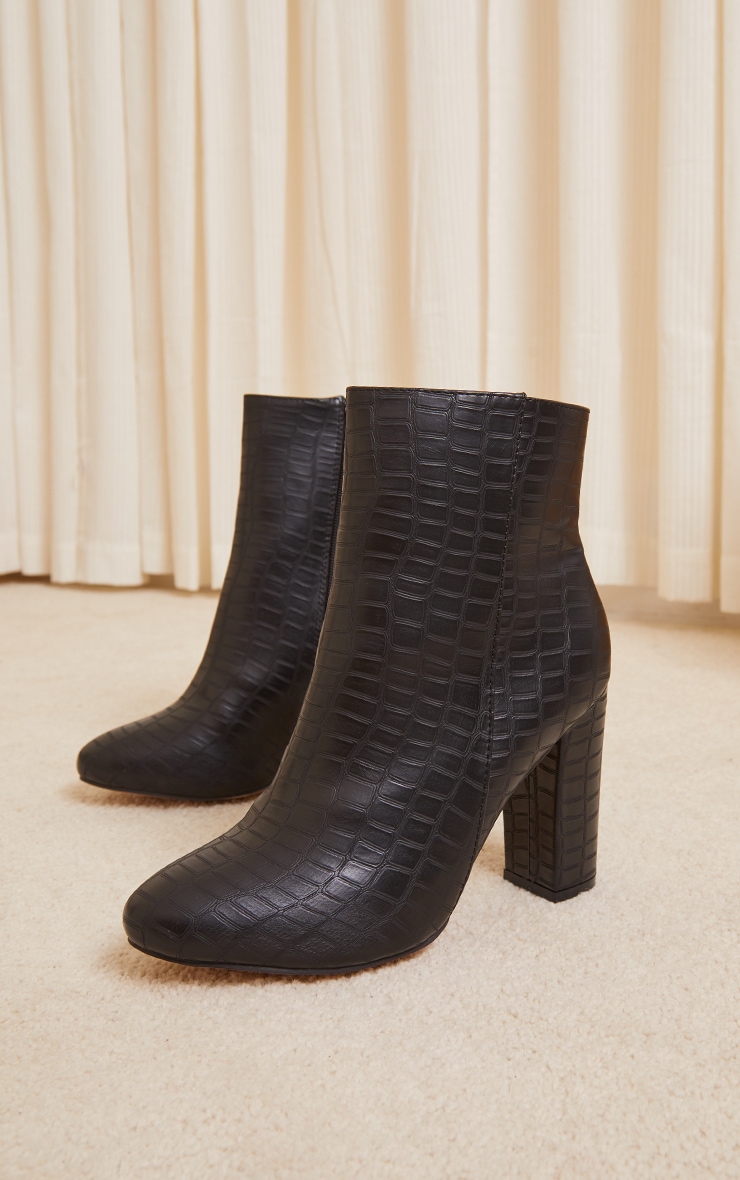 Croc Wide Fit Behati Block Heeled Ankle Boot image 3