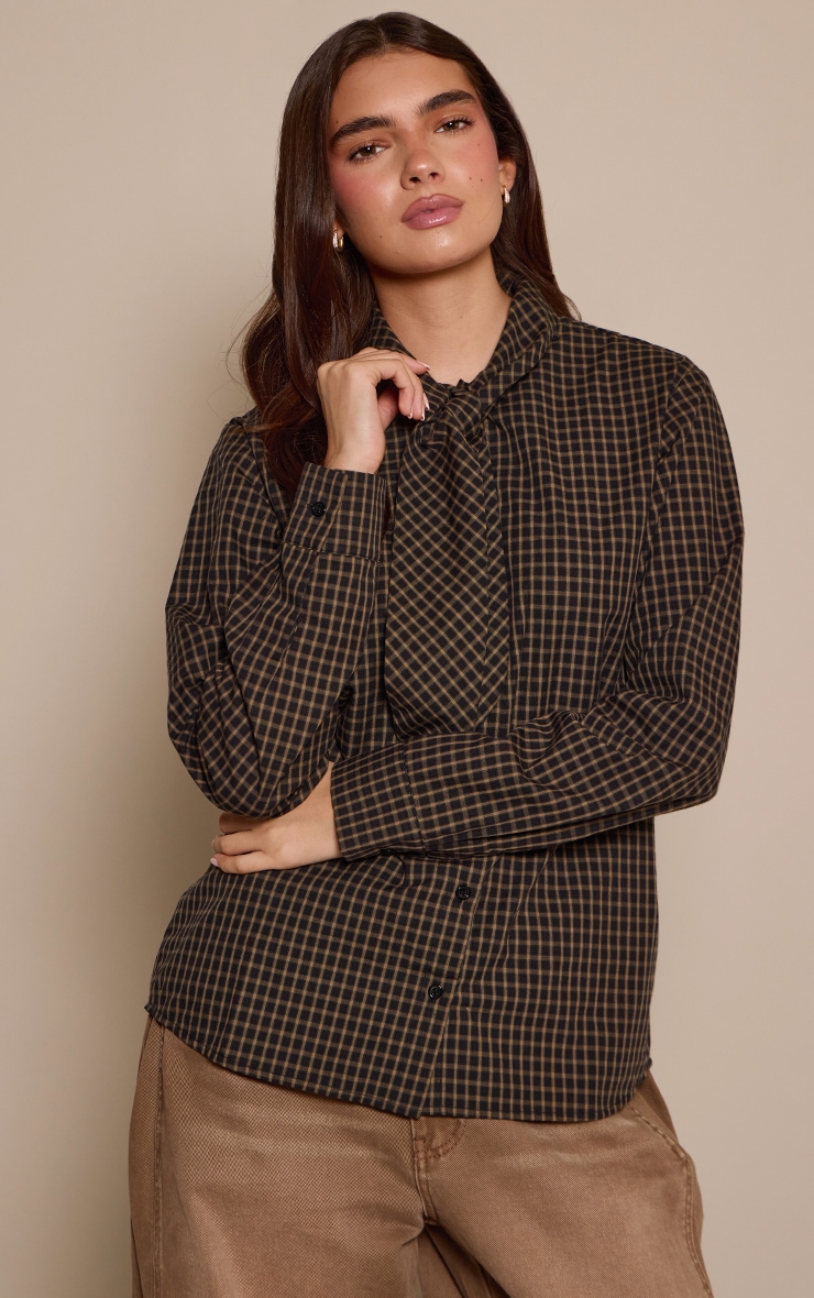 Chemise oversize en coton à carreaux marron avec col à nouer