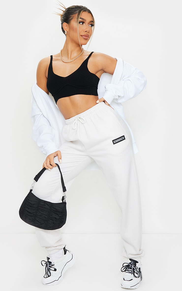 PRETTYLITTLLETHING - Jogging casual blanc à badge slogan