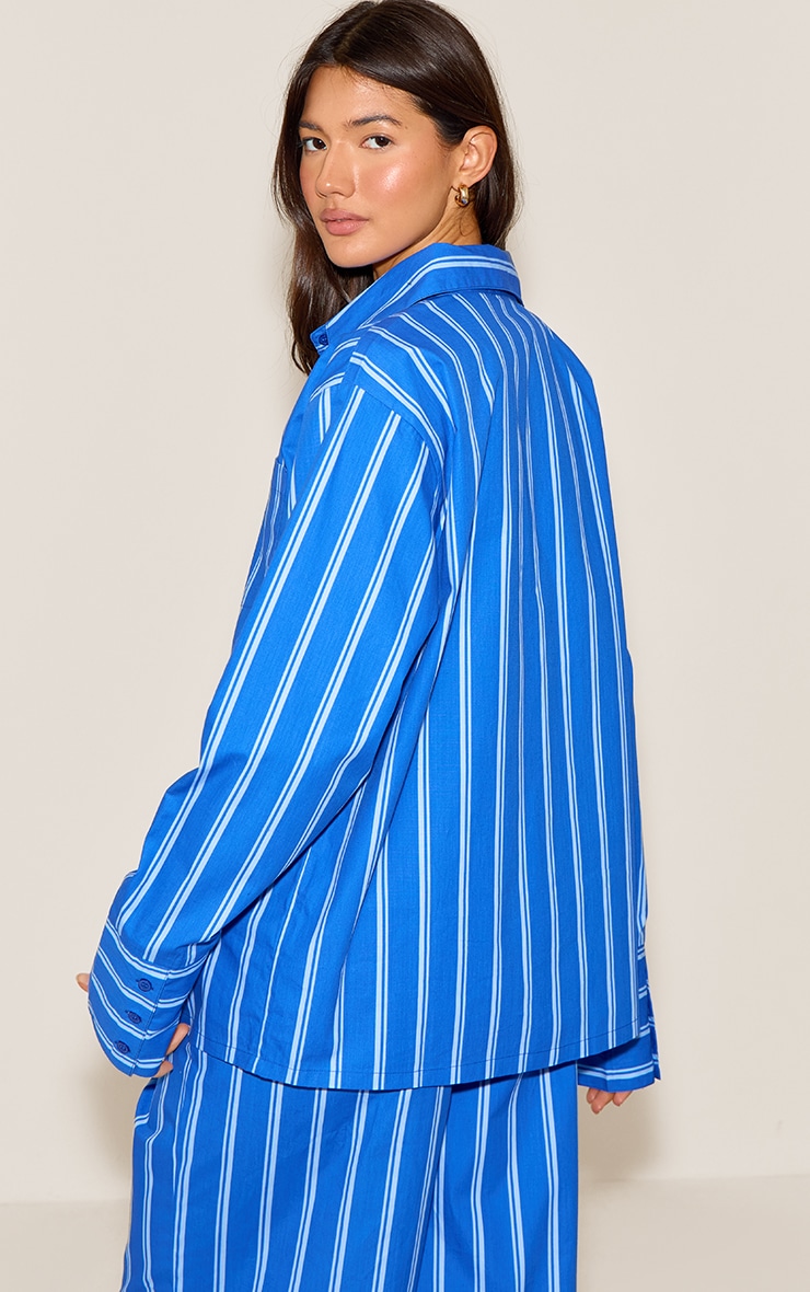 Chemise oversize en popeline de coton bleue à rayures et manches longues image 2